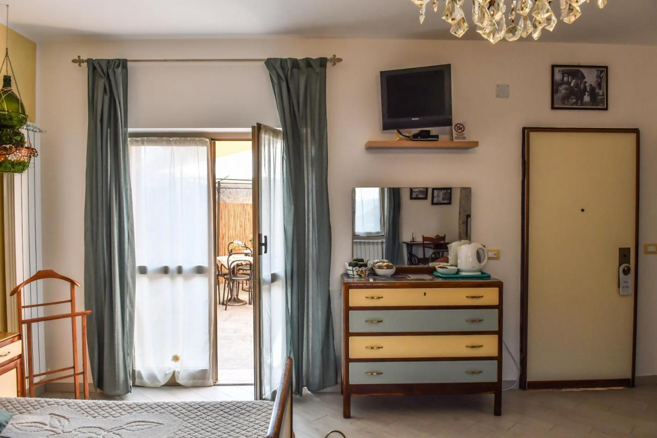 La Terra Di Mingo Bed and Breakfast Vado Ligure Eksteriør billede